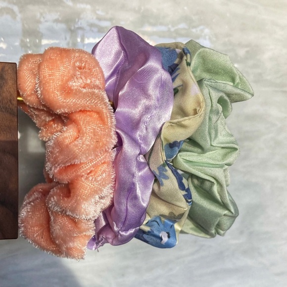 Scrunchie Bundle! Mystery Box- Includes 2-4 Pieces- NEW - Picture 7 of 16